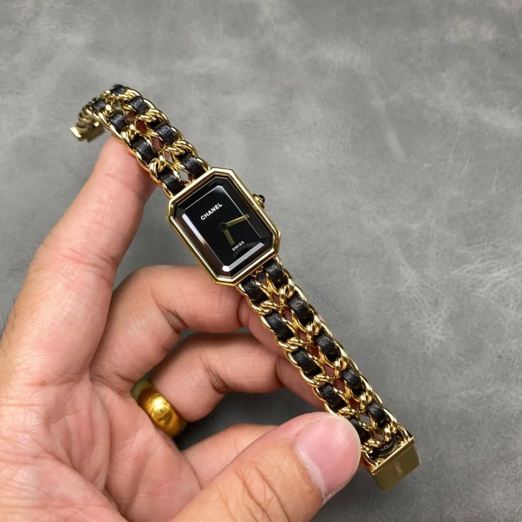 CHANEL – Première