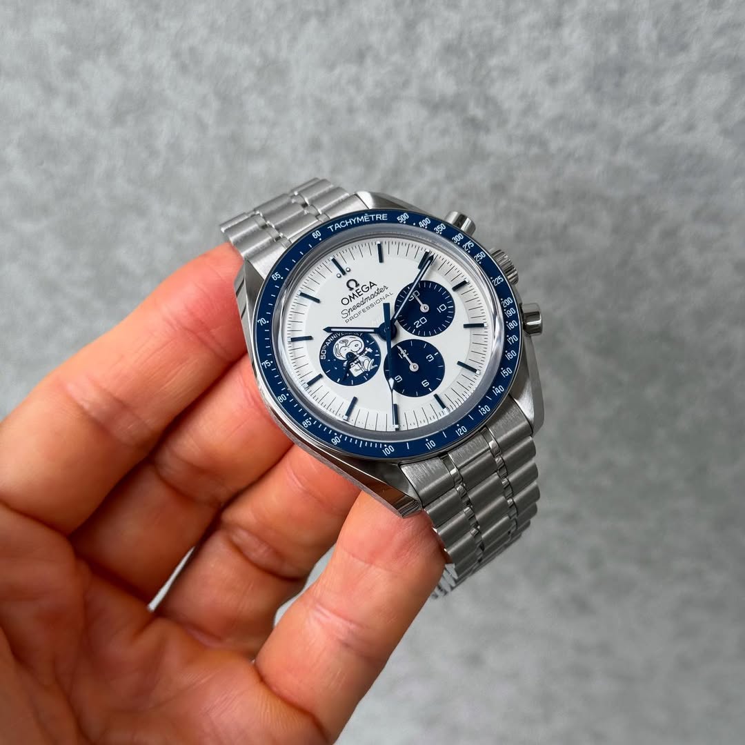 OMEGA – Speedmaster “Snoopy”