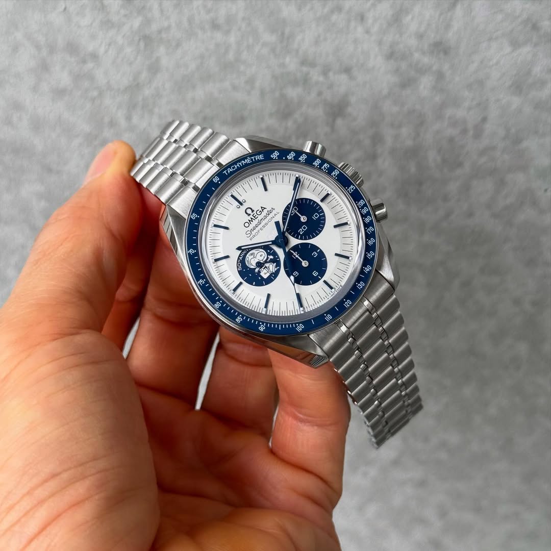 OMEGA – Speedmaster “Snoopy”